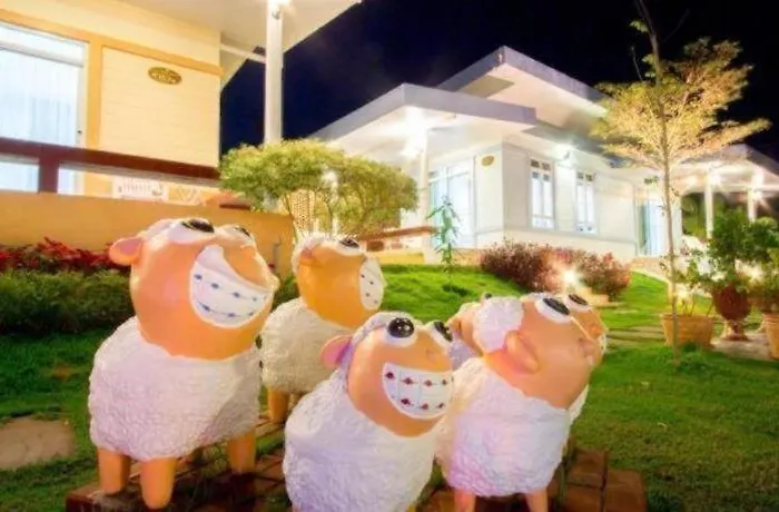 Baan Rabeang Mok บ้านคา